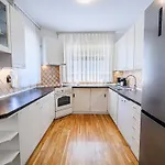 Stunning Rural With Garden And Bbq - Four Bedroom