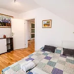 Stunning Rural With Garden And Bbq - Four Bedroom Holiday home *