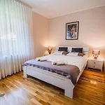 Holiday home Stunning Rural With Garden And Bbq - Four Bedroom Brezice