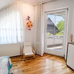 Stunning Rural With Garden And Bbq - Four Bedroom Holiday home *