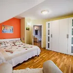 Stunning Rural With Garden And Bbq - Four Bedroom