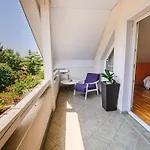 Stunning Rural With Garden And Bbq - Four Bedroom *