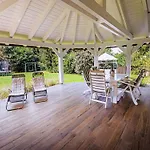 בית נופש Stunning Rural With Garden And Bbq - Four Bedroom *