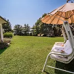 Stunning Rural With Garden And Bbq - Four Bedroom בית נופש *