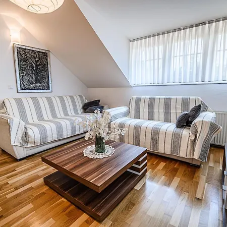 Stunning Rural With Garden And Bbq - Four Bedroom * ברז'יס