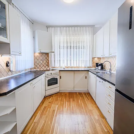 Stunning Rural With Garden And Bbq - Four Bedroom