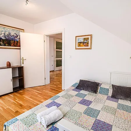 Stunning Rural With Garden And Bbq - Four Bedroom Сasa de vacaciones *