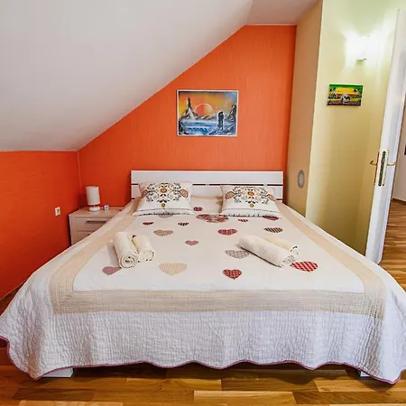 Stunning Rural With Garden And Bbq - Four Bedroom Brežice