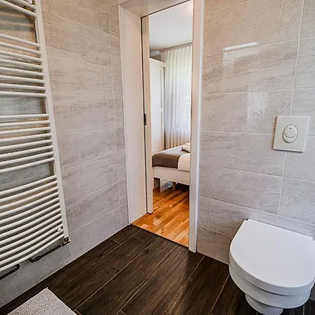 Stunning Rural With Garden And Bbq - Four Bedroom