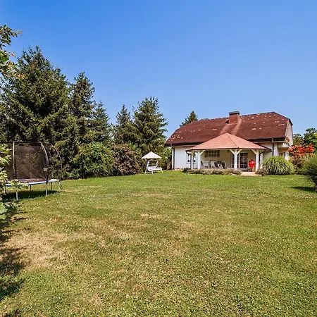 Vakantiehuis Stunning Rural With Garden And Bbq - Four Bedroom