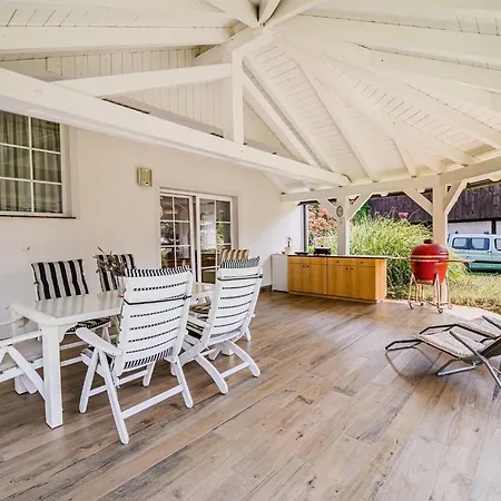 Сasa de vacaciones Stunning Rural With Garden And Bbq - Four Bedroom