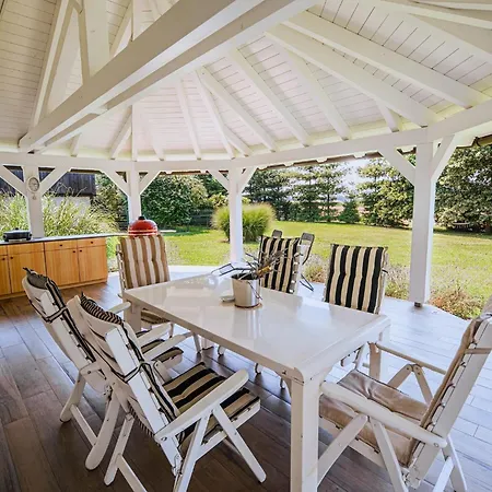 Stunning Rural With Garden And Bbq - Four Bedroom Prázdninový dům *