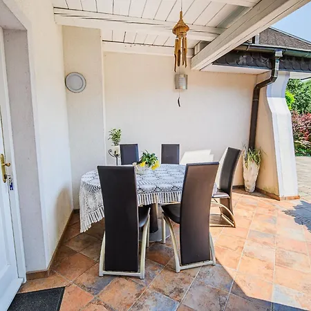 Stunning Rural With Garden And Bbq - Four Bedroom Сasa de vacaciones *