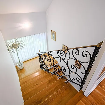 Stunning Rural With Garden And Bbq - Four Bedroom Сasa de vacaciones Brežice