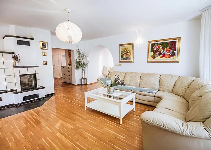 Stunning Rural With Garden And Bbq - Four Bedroom Prázdninový dům