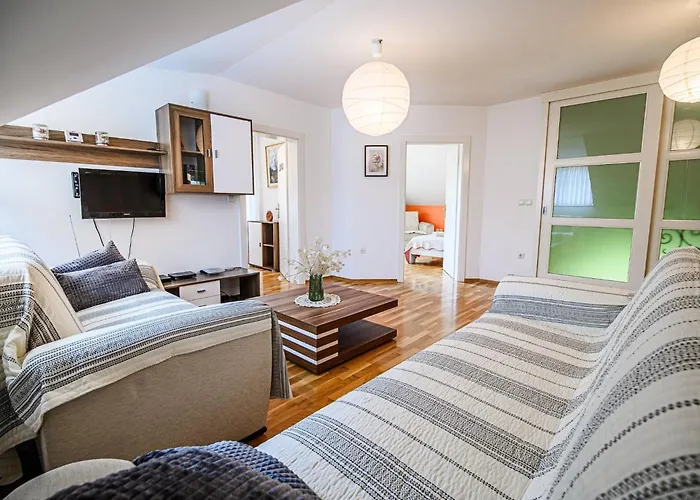 Stunning Rural With Garden And Bbq - Four Bedroom