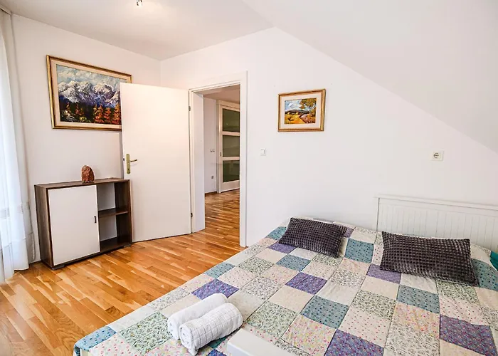 Stunning Rural With Garden And Bbq - Four Bedroom Vakantiehuis *