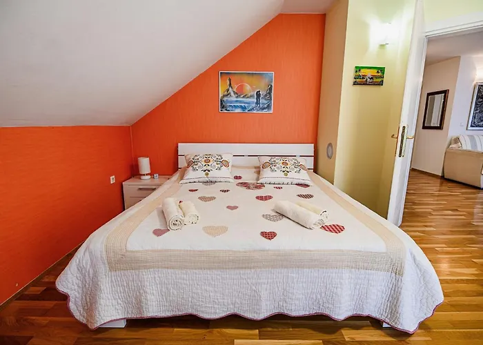 Stunning Rural With Garden And Bbq - Four Bedroom Brežice