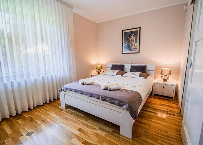 Prázdninový dům Stunning Rural With Garden And Bbq - Four Bedroom Brežice