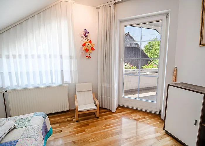 Stunning Rural With Garden And Bbq - Four Bedroom Vakantiehuis *