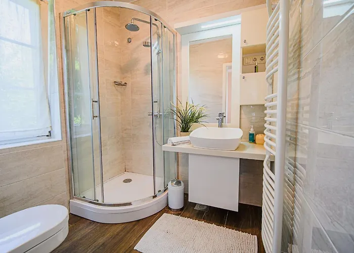 Stunning Rural With Garden And Bbq - Four Bedroom