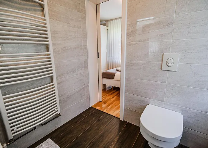 Stunning Rural With Garden And Bbq - Four Bedroom