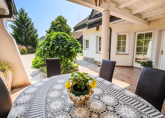 Stunning Rural With Garden And Bbq - Four Bedroom Vakantiehuis Brežice