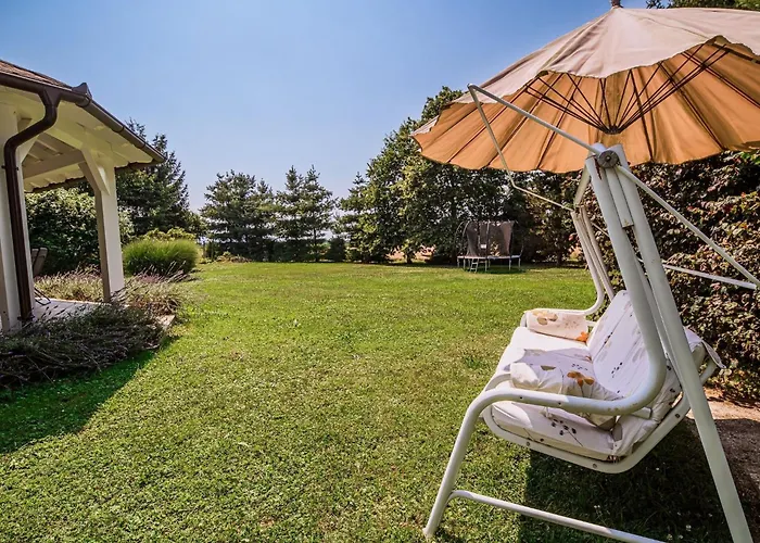 Stunning Rural With Garden And Bbq - Four Bedroom Prázdninový dům *