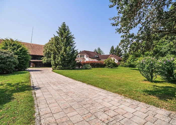 Stunning Rural With Garden And Bbq - Four Bedroom *