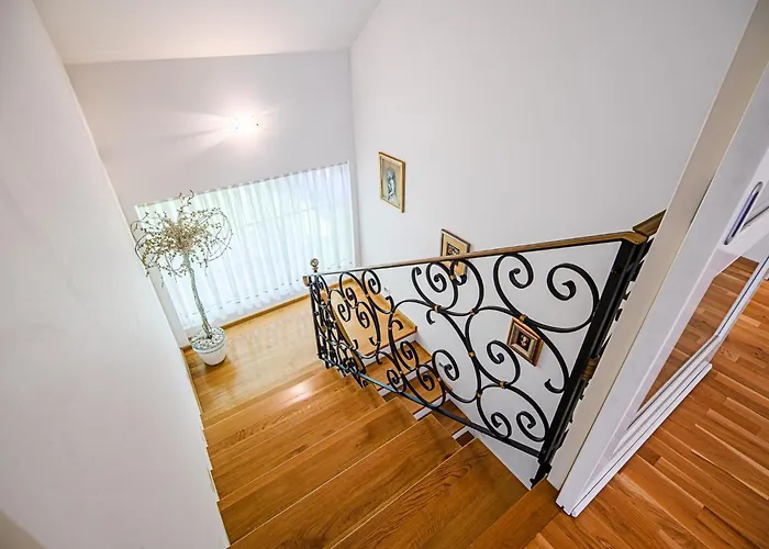 Stunning Rural With Garden And Bbq - Four Bedroom Vakantiehuis Brežice